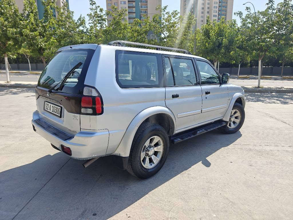 میتسوبیشی ناتیڤا ٢٠٠٦ (Mitsubishi Nativa GLS)
مۆدێل: 2006 (ناو زەرد)
گێڕ: ئۆتۆماتیک و دەبڵ گێڕ (4x4)
بۆیاخ: بێ بۆیاخ، کال بوونەوە (حەلاوە)ی نییە.
مەکینە و گێڕ: هەموو گیانی بەشەرت، بەبێ کێشە و تەقە و ڕەقە.
خزمەتگوزاری: ڕۆنی تازە گۆڕاوە، سەیارەیەکی زۆر توندوتۆڵ و بێ مەسروفە.
مواسەفات: سێ کاتژمێری سەر داشبۆرد، ئاوێنە کڕۆم، جەمەلەغ پان، ویل کرۆم، ناوەوەی زۆر خاوێن.
نرخ: 80 وەرەقە و مەعامەلە).
ژمارە مۆبایل: ***********. (***********) السليمانية, العراق
