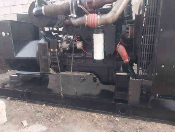 سلام عليكم عندي مولد مكينه كمنز ٢٤ ولف توليد٢٥٠ كيفي  نحاس اصلي ستفسار نتصل عله رقم ***********
