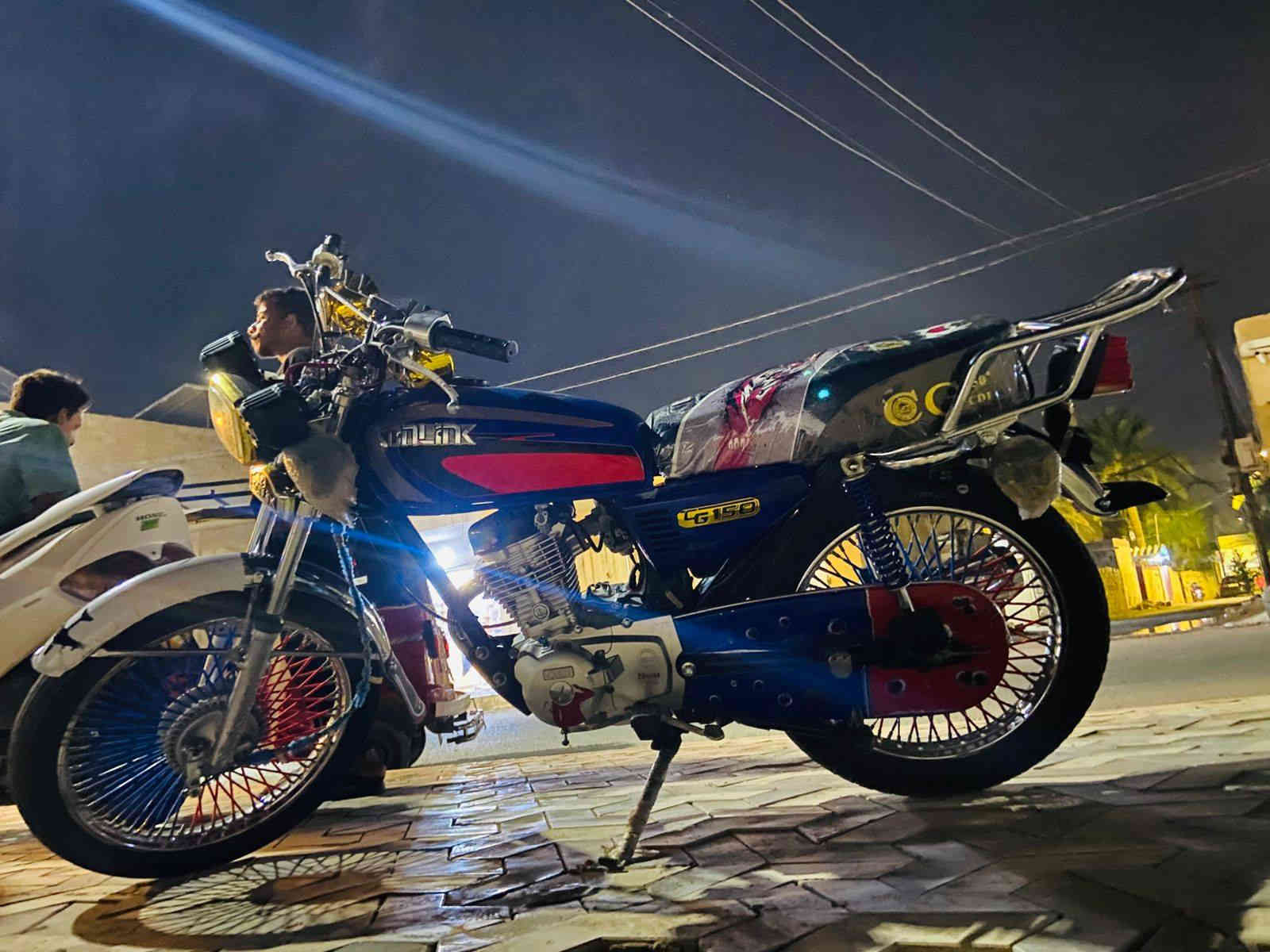 (السلام عليكم)
»دراجه تاكير اربعه كير موديل 22 محرك بلادي لا تنقيص ولا تبخير تجي جيب الف فيتر وياك 
اذا مممدوه عليهه سبانه اخذهه بلاش المحرك مو 125 تره هاي محركهه غطاس يجي 150cc
السعر 600وبيهه مجال 
مكان ديالى القصيرين يم صيطره مال غالبيه 
*********** تره متواجد بس فيس وهاذ الرقم بس وتساب📍
