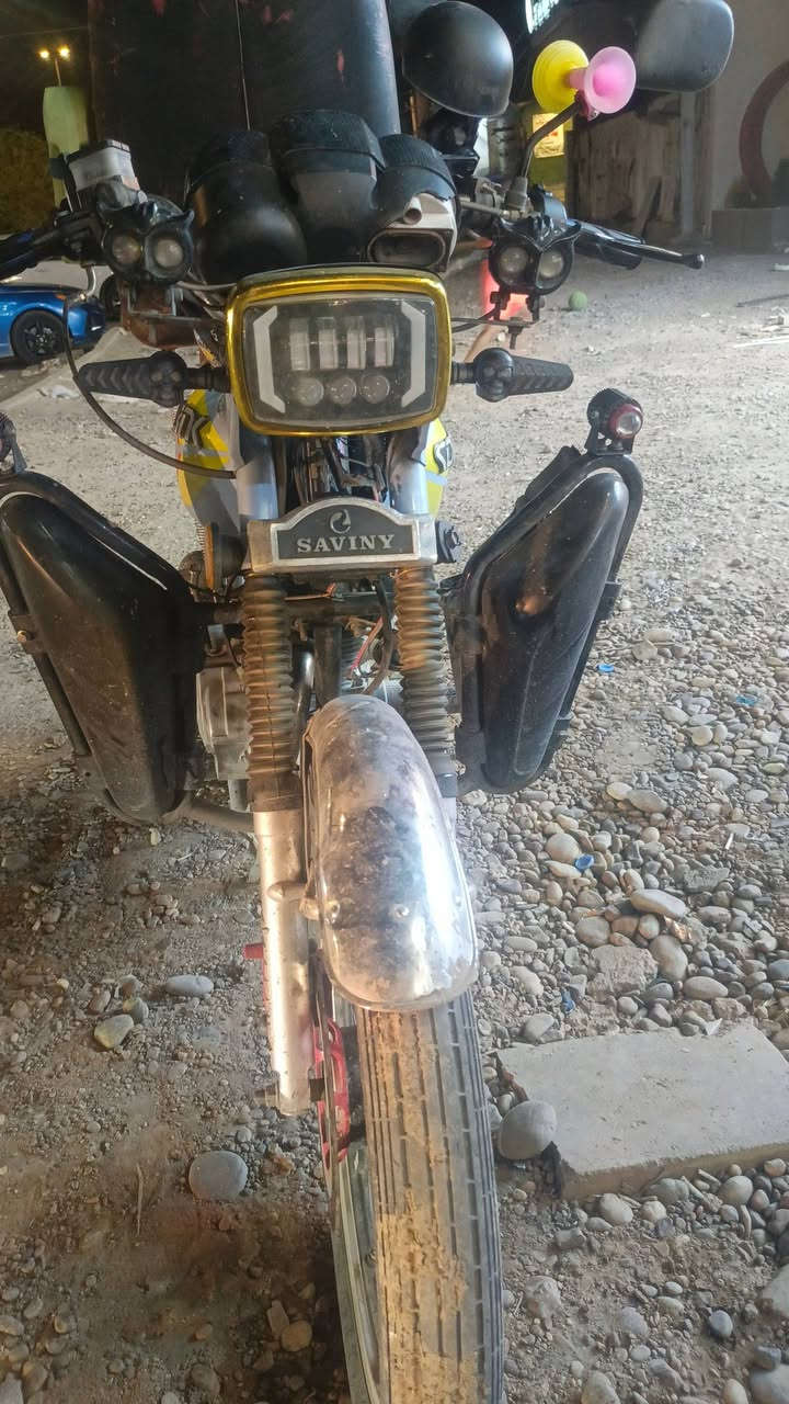 دراجه ايراني 200cc
كلجات جديدة شلعه معدل 
بريكات فول
دبلات خلفي امامي شغال
تايرات جدد كهربايات شغاله هندر سلف
بس لمكينه كايمه ودشبول ميشتغل باقي دراجه مكفول
رايده ب350 مكاني بغداد كرخ ***********
