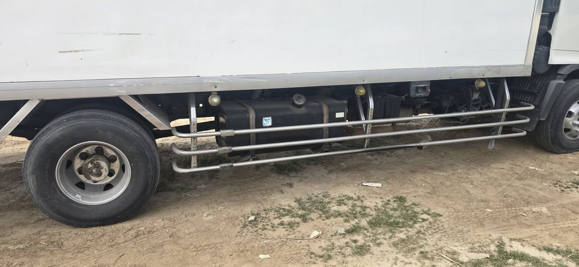 اصل ١٦ معلايه ١٨  باسمي شخصيا رقم بغداد
يسره بلاد 
٦ وربع 
مكفول شاصي 
تخم تاير دلوب 
مكينه فاكيوم ٨٠
٦ براغي 
براد شغال 
***********
