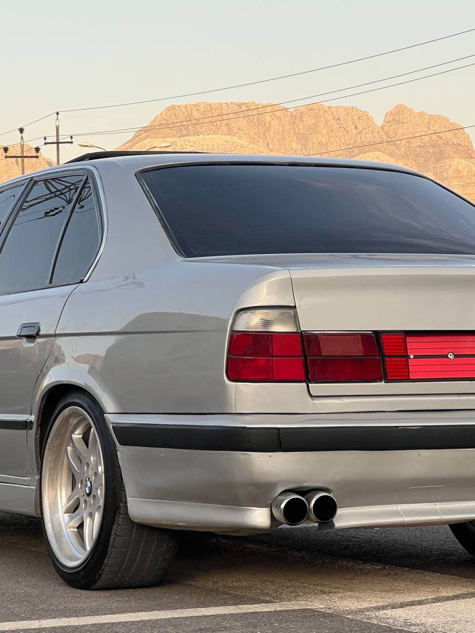 سلاو برایان  BMW 
بۆفرۆشتن 
مۆدیلئ ١٩٩١
٥٢٥ گیر حادی 
سەیارەکە بی حەیبە سلایتە
کامل کراوە بەM  
دوجام کارەبا
دەحمیکی سوکی هەیە بی ناو گرتن لای سەکن 
کامل بۆیاخ لەسەر ساخی بەس بۆ جوانی کراوەتەوە  
موسوبراوە بەشەرت سەیارەکە 
مەنەفیست ابراهیم خەلیل بەس  بەحلوج دەی فرۆشم مالی مەدەنیو دزیاری بەشەرت 
سەحری  ٣٢گەلاو مەحامەلە 
شوین رانیە 
رەقەم /*********** رانية, السليمانية

