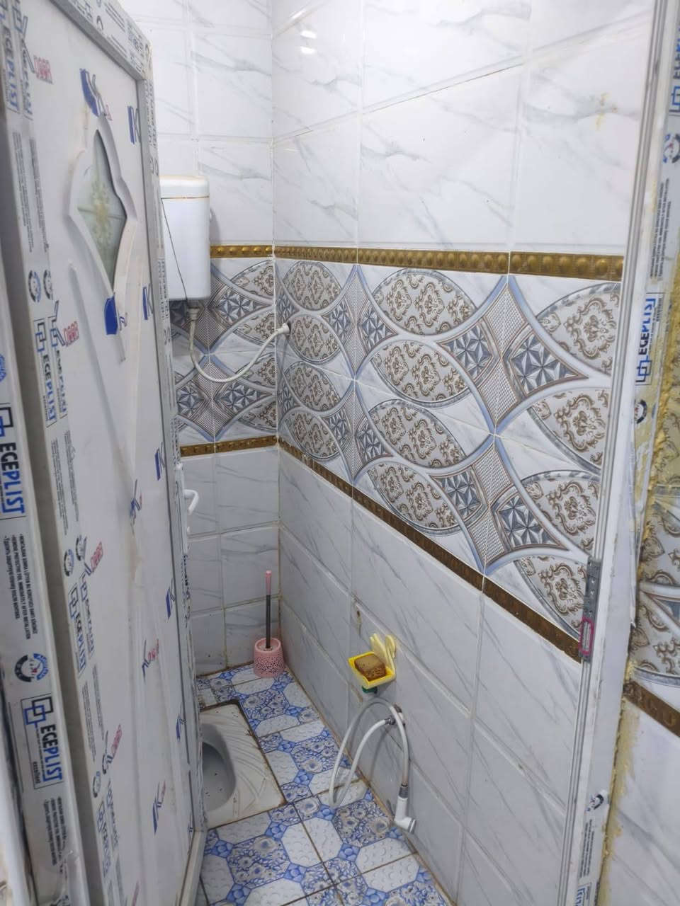 سلام عليكم دار سكن للبيع 
العنوان : ابو الخصيب بهل عيد خلاف سوق ابو الخصيب 
مكون من غرفتين وصاله ومطبخ وحمامات ومساحه خلاف البيت وبوجه البيت 
بيت مرتب وسعر مناسب رباط ارظي ورباط شبابيج 
السكف سندويج 
طابو زراعي عراقي اصل 
المساحة 320متر 
السعر 35وبي مجال 
استفسار ***********
