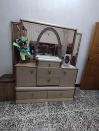 غرف نوم للبيع ١٠  قطع سرير مخزن مابيهه اي ضرر سعر ٧٠٠ بيهه مجال ٦٥٠ 07...