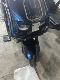 دراجات كهربائية • أسود ونيلي • خوذة ودواسة