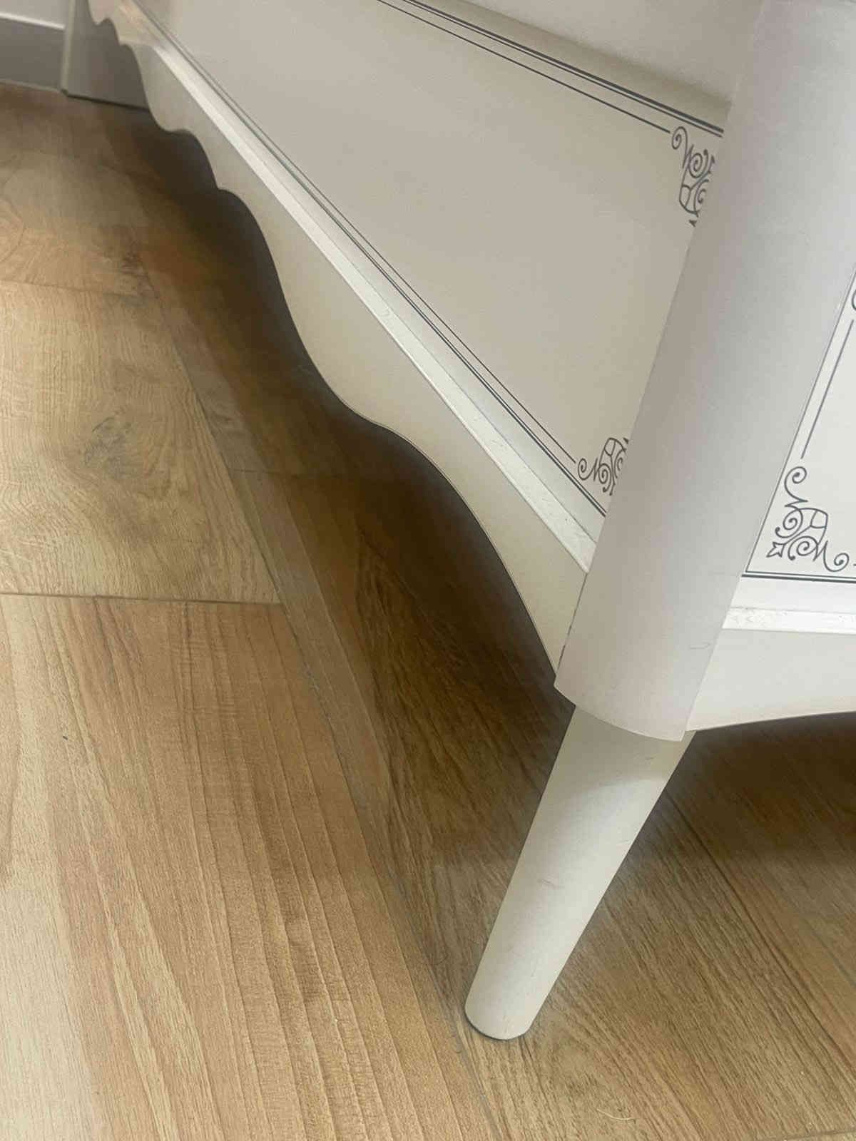 من شركة idol جديدة جدا 
خشب الصنوبر 
متكونة من ٧ قطع 
مع بردة 
السعر المطلوب مليون و٧٠٠
علما ان سعر الشراء ٣ ملايين ونصف 
للاستفسار  التواصل
***********
بغداد العطيفيةسبب البيع السفر
