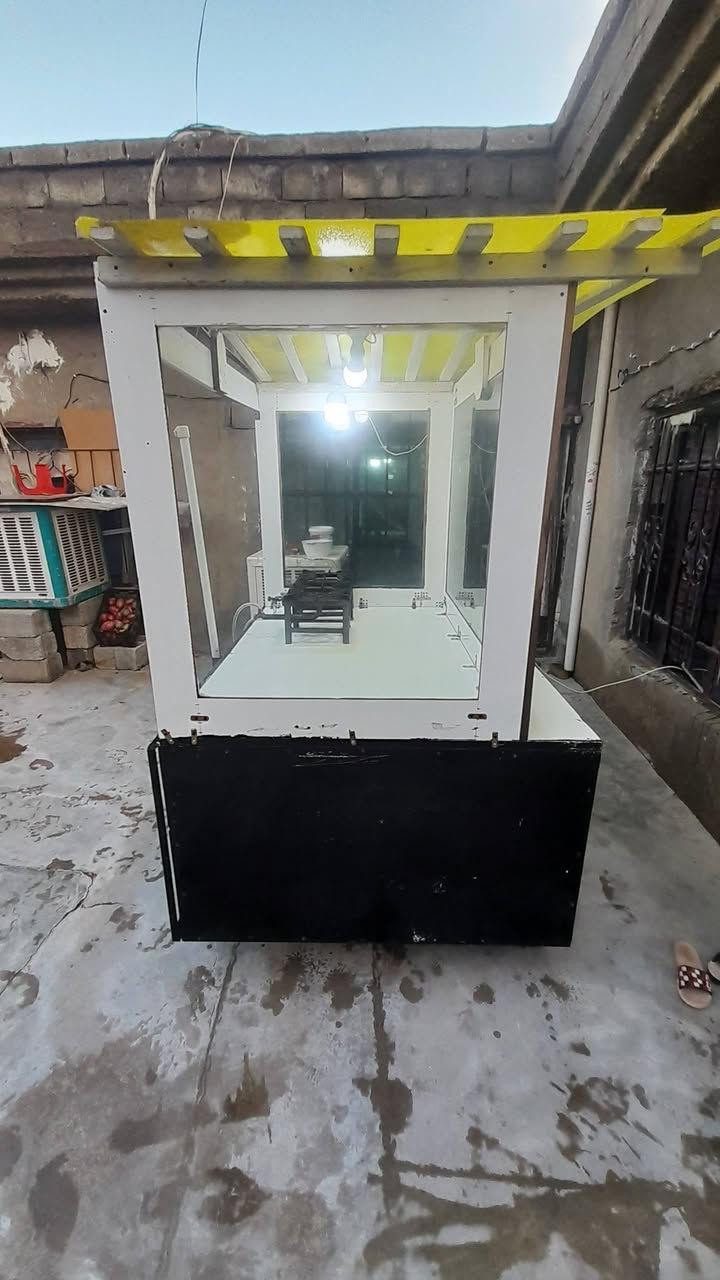 سلام عليكم 
عربانة نضيفة  متحركة  جام خانة  مال لفات 
وترهم لبلبي وغيرها من مشاريع تحتوي على مضلة شمسية كبيرة و طباخات بريمز اثنين 
اللبيع سعر ٣٥٠ الف وبية مجال بسيط 
مكاني فيلق
***********
