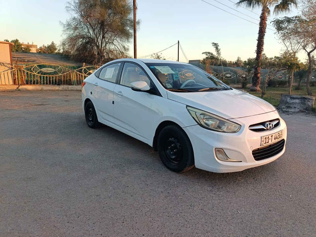 سلام عليكم مرخصة إلادمن المحترم اكسنت خليجي موديل ٢٠١٧ بيها خشم بنيد صبغ أثر تكشير
وباب خلفي جهه العبري صبغ 
وباقي سياره كفاله 
كير مكينه مكفول 
تبريد تدفئة شغال 
صدر مكفول 
تخم تاير مكفول 
السعر ٩٤ وبيها مجال قليل عنواني بغداد البياع ***********
