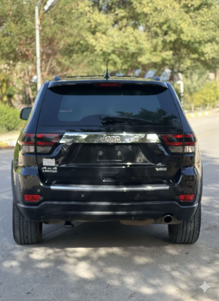 لاريدو لبيع. ١٣ لون اسود خليجيه بيه دحجه بابين وصبغتهن قطعتين فقط بدون دواخل بججم كبس فول مواصفات سياره ربع ماذب عليه جهازه نصبته احله من صوره 
مكان سياره ناصريه 
سعره ب ١٥٣ وبيه مجال 

***********
