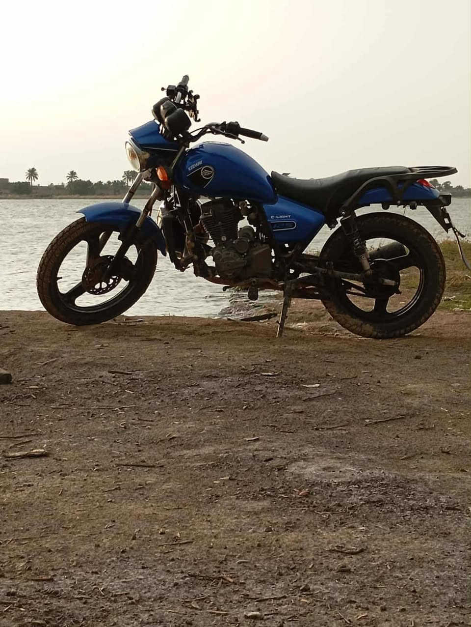 السلام عليكم دراجه للبيع  كي واي سي لايت صناعة ايطاليه محرك ١٢٥سي سي
ما مفتوح بيها برغي 

سرعتها ١٤٠ 

موديل ٢١

اوراق
***********
