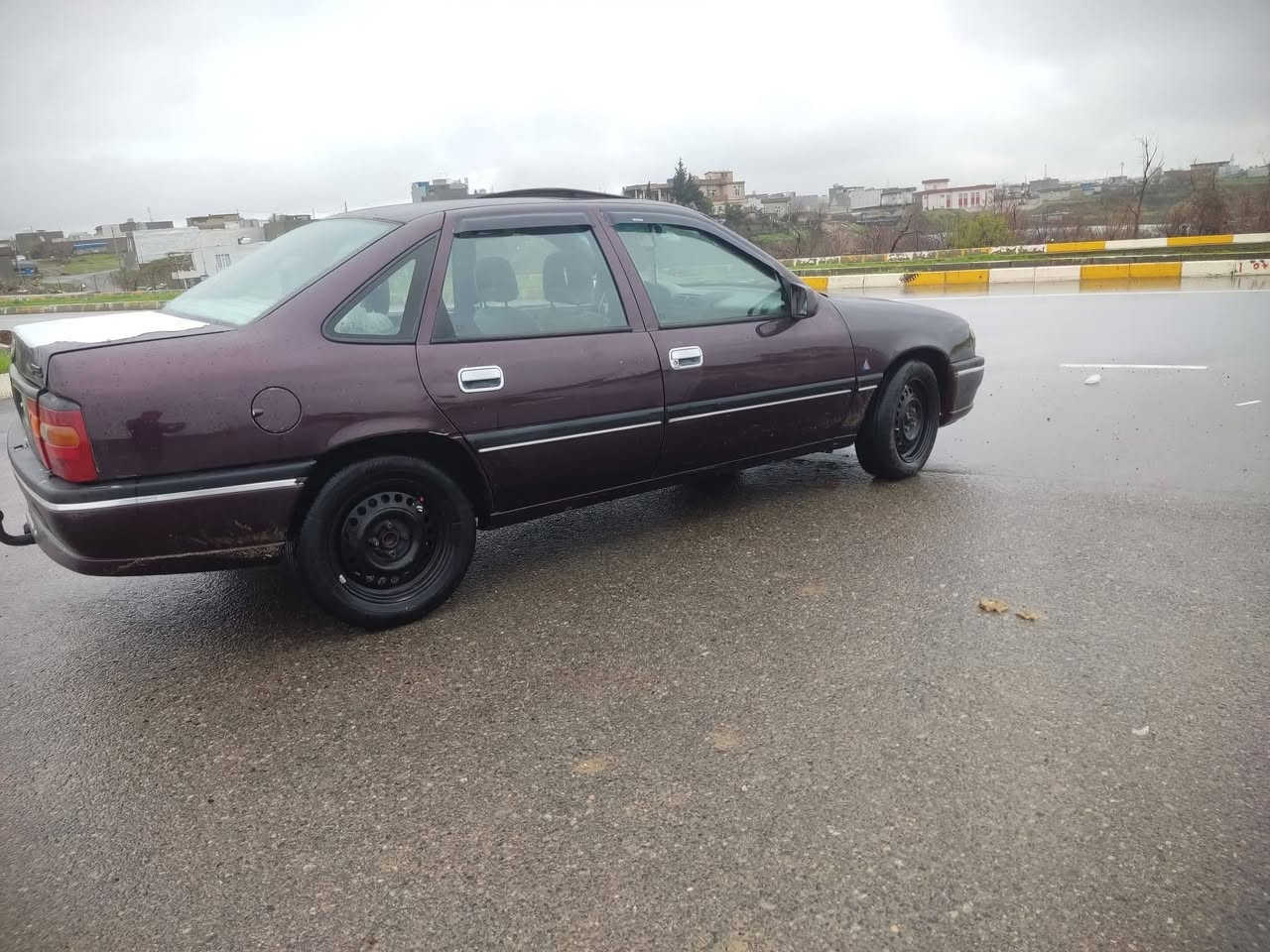 بەناوی خوای گەورەو میــهــرەبان
ئــۆپـــڵ ڤـــیـــکــــتـــرا 

 ســــڵایــــــــــت  

 گـــێــڕتـــۆماتــــیـــک  

 مـــــــــۆدیـــل1995

ئارم پلاسیتک هەولێر

گـــەرمــی مـــەزبــــووتـــە

 بەشەرتی ئارمم ئەوەلیات

 و موسو براوە ش بەشەرتە 

دەعمی بۆ دەعمی بەشەرتە

 گیرو مەکینە بەشەرتە

مەکینە20

  سوکان پاوەر  و  ئەی بیئێـــسس 

 قفڵ مەرکەزی و کۆنتـــرۆڵ  

 یەک دینار مەســرە ف نـــیـە

   کارەبای گشـــت گیانی ئیـــشـە کات 

 و چــوار تایەو ویــلی  تازەی لەژیڕە
ڕەقم ***********
