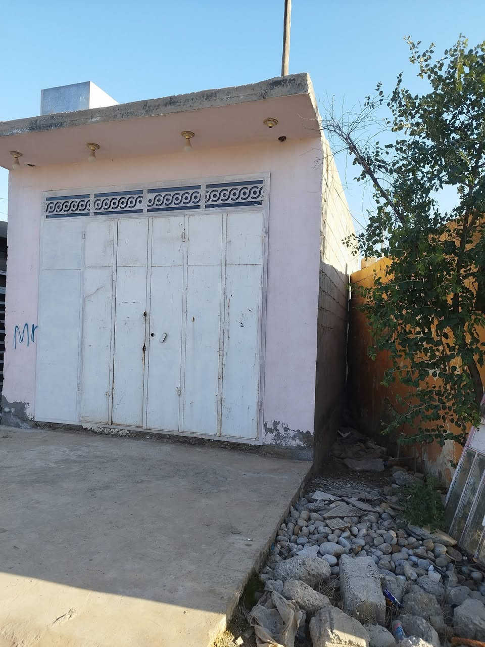 سلام عليكم محل تجاري للبيع الموقع مجمع الصناعي للاستفسار رقم ***********
