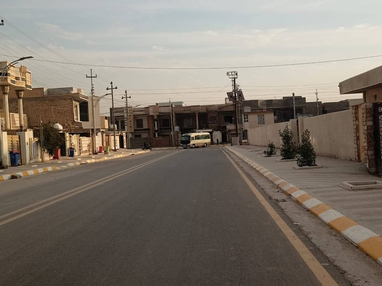 🕋بسم الله الرحمٰن الرحيم 🕋

👋السلام عليكم ورحمة الله وبركاته👋

🏪يعلن مكتب انمار للعقار

🌄الانبار قضاء الفلوجه

🏡 بيت 

#للبيع حي العسكري مقابيل الكليه التطبيقيه 

🚧 بناء طابوك 

📐المساحه 200م 
 
 سنه البناء حديث 

📃طابو صرف سند تحويل ملكيه بسم شخص واحد 

🛣️شارع 20  م  تجاري خدمات مجاري مجاري تبليط 

🏠طابقين حديث  

🔵استقبال وحديقه وكراج   
🔵مطبخ 
🔵غرف عدد 5
🔵مناور عدد 2
🔵صاله 
🔵صحيات 3

 

💲#السعر المعلن 260  مليون من قبل صاحب العقار وقابل للتفاوض 

🧑‍💻عزيزي عندك عقار وتريد تبيعه باسرع وقت راسل صفحتنه نلبي لك طلبك 🙏♥️

⁉️للاستفسار اكثر مراسله صفحتنا او زياره المكتب انمار للعقار الواقع على شارع 60 مجاور مطعم  نفر بخاري  ومجاور المطعم وكوفي بلاك ساراي شارع السكلات او الاتصال 

☎️***********☎️كورك 
☎️***********☎️ واتساب  

⁉️اذا كنت تملك عقار وترغب في نشره مراسله صفحتنا او زياره المكتب انمار للعقار او ارسال المعلومات على الواتساب ☎️👆

⁉️الاسعار المعلنه في مكتبنا تحدد من قبل البائع وليس المكتب ونجمع البائع والمشتري وجها لوجه لاتمام عمليه البيع

⁉️متابعه ولايك للصفحه ليصلكم كل ماهو جديد فضلاً وليس أمراً

♥️طابت أوقاتكم بكل خير ♥️
