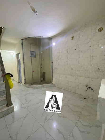 للأيجار في السيدية
بيت نظيف جداً وجاهز 
مساحه 50 متر 
يحتوي على : 
الطابق الارضي . طرمه صغيره واستقبال ومطبخ وصحيات ومنور 
الطابق الاول . غرفه نوم وصحيات 
الطابق الثاني . غرفه نوم و صحيات وسطح ..
الموقع السيدية الضباط ام الكطن 
الايجار 750 الف 
مطلوب عائله صغيره 

للاستفسار اكثر *********** حمزة

نستقبل جميع عروض البيع والايجار ماعليكم سوى مراسلتنا او الاتصال بالرقم المذكور 

غير متوفر ماسنجر
