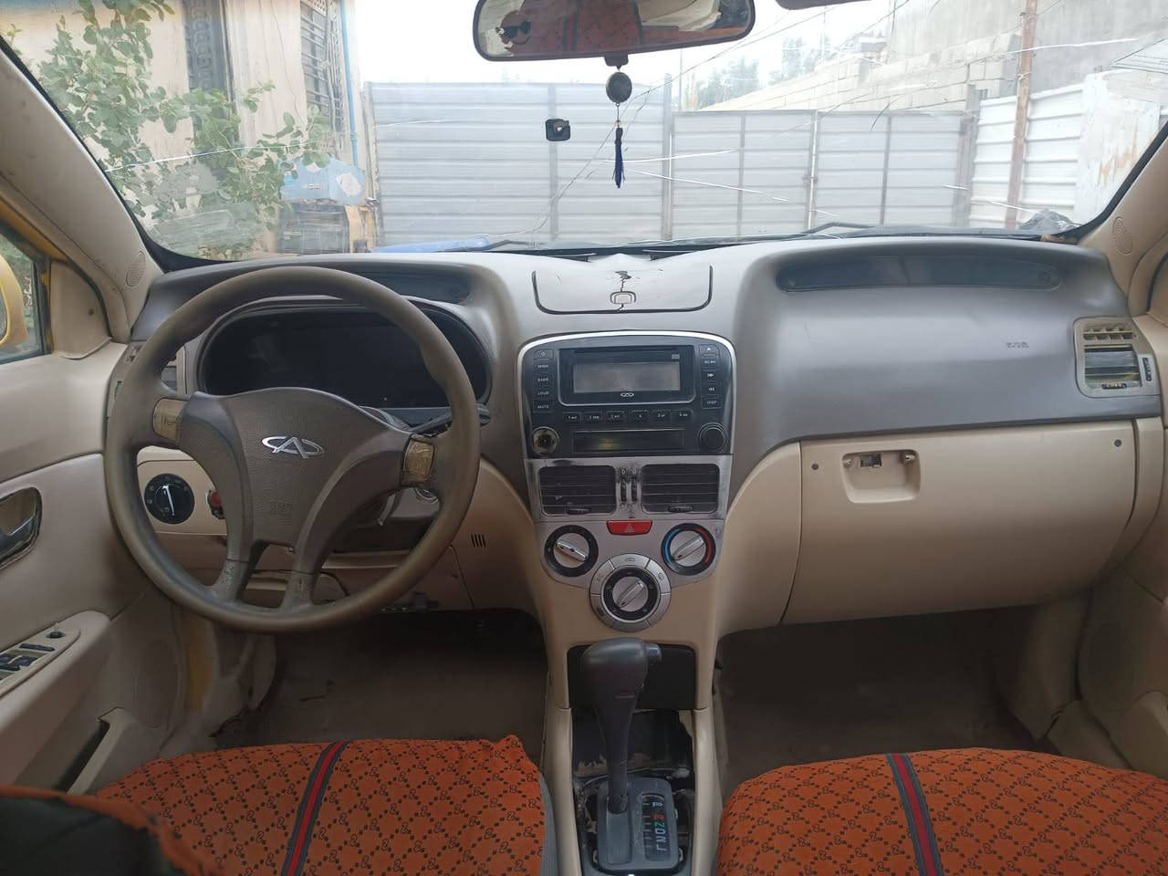 السلام عليكم سيارة شيري فلاوين 2013 سنويته منتهيه ب2025 راعيهه موجود محرك وكير  عليهه هيئه سنتين وغرامه 100 رايدهه ب25 بيهه مجال بسيط واني مكلف بالنشر وهذا رقم الواتساب ***********
