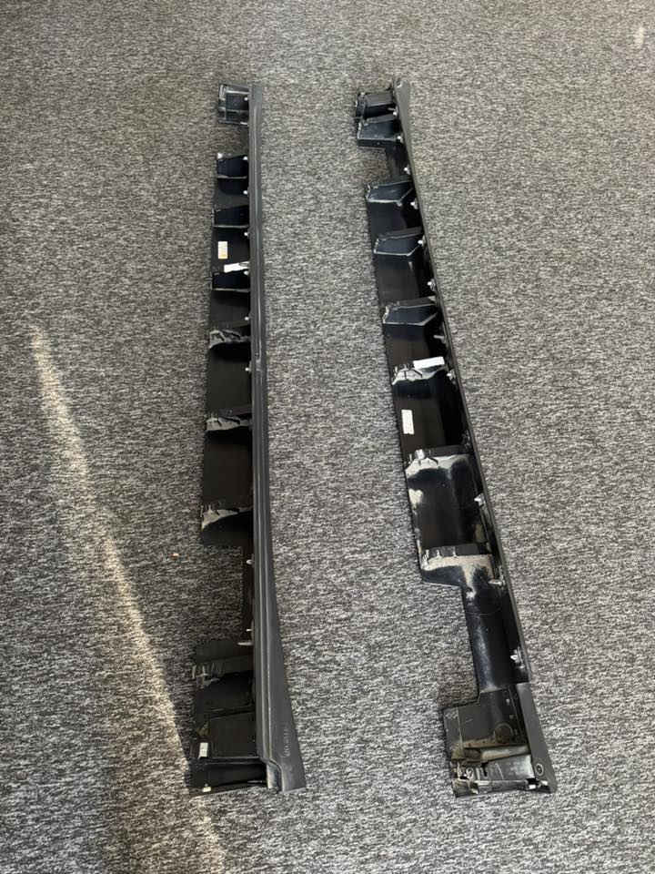 دوسات جيب شيروكي موديل 2022 الشكل الجديد 7 راكب اصلية ونظيفات جدا جدا اللي يريدهن يتصل على *********** واتس وتليغرام والمكالمات العادية
