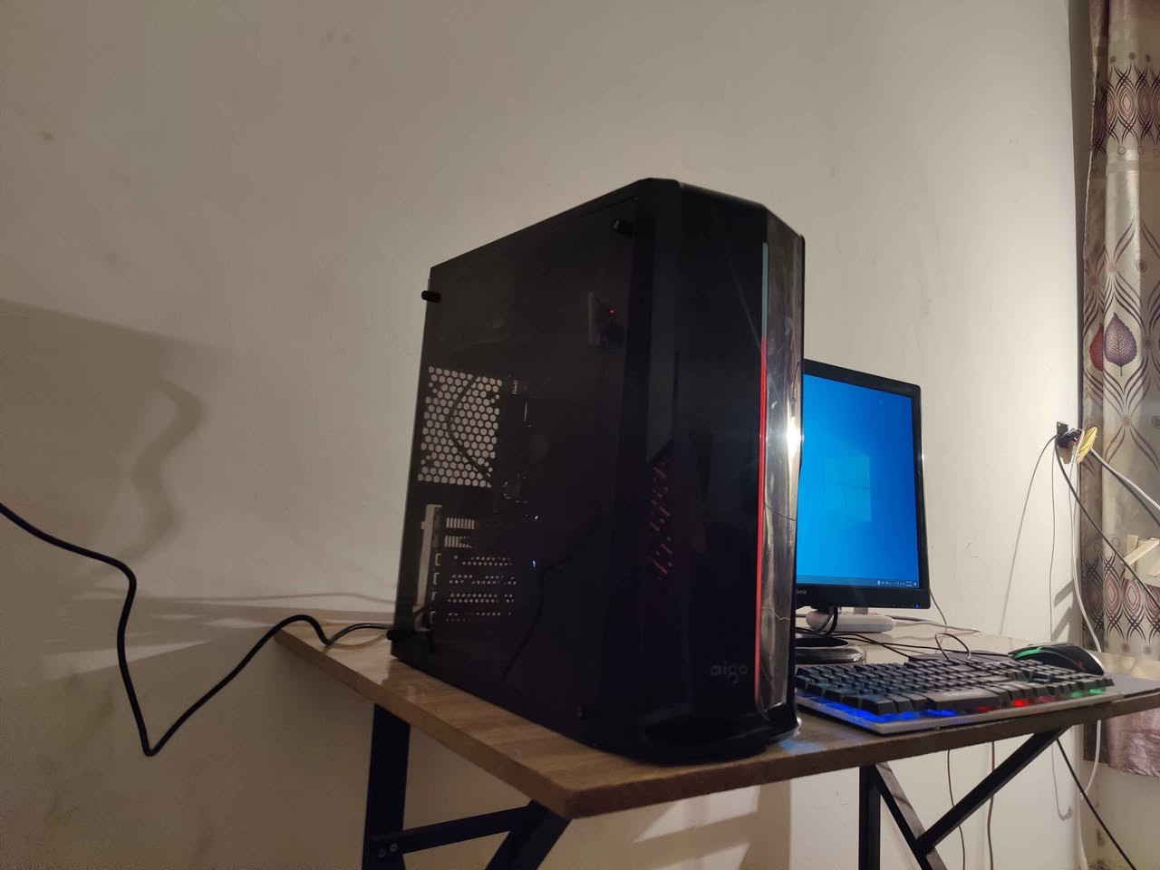 🎮 كمبيوتر ألعاب اقتصادي - الجيل التاسع (الكيس فقط)

✅ المواصفات:
• Intel Core i3-9100
• GTX 1050 Ti 4GB / حرارة لا تتجاوز 67
• RAM 16GB DDR4 (2×8GB)
• SSD M.2 NVMe 512GB / سريع جدا 
mb msi h310m pro
💻 الجهاز نظيف جداً والكيس راقي، وجميع القطع بحالة ممتازة وجاهز للاستخدام مباشرة.

يشغل العاب مثل gta v و battlefield  و،cod  وغيرها الكثير 

📩 للاستفسار أو الحجز راسلني على الخاص، أو تواصل معي عبر الواتساب. 
*********** 

السعر 325 الف بغداد, العراق
