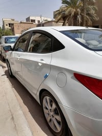 اكسنت  خليجي محرك 1600 دوش موديل 2012 بيها قطع صبغ سياره حزامً تكدر اد...