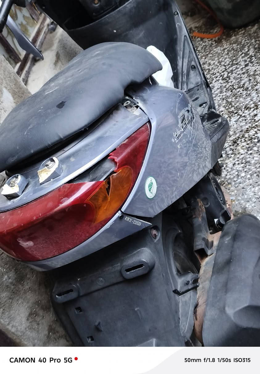 السلام عليكم حبيبي
دراجة بريز 140 شغاله وتمشي اني ابيع كوم حديد 
مكاني بغداد البلديات سعر 350 وبيهه مجال ***********
