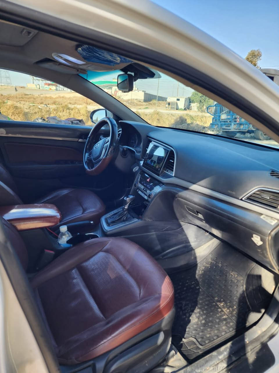 #السلام عليكم
يرهم مراوس
 النترا خليجي موديل 2017
 ايراني 
فول مواصفات واحد على واحد بصمه 
بصمه ابواب رادار نقطه عمياء 
السيارة فتحه 
وبيها هوايه مواصفات 
العنوان بغداد الرشيد
السعر148 
***********
