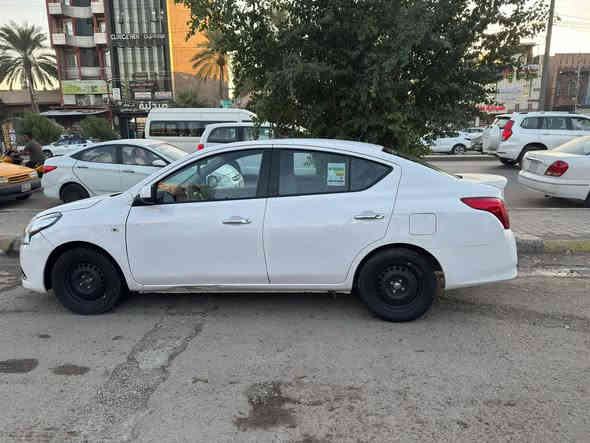 سلام عليكم للبيع نيسان هندي مديل2021رقم بغداد بيها لغد صفحه اليمنه مضروب او معدل عل بارد بيها بنيد او جالملغ مبدلات نفس الون سياره حلوه او كاعده مابيها كل نقص مكان السياره بغداد الكاضميه السعر90او بيها مجال 
اي ستفسار ***********
