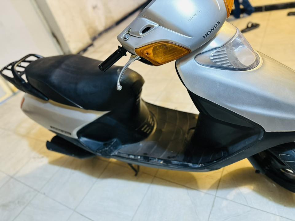 سلام عليكم سبيسي للبيع كفرات اصليه بس الامامي تجاري  سوادات اصليه تايرات جدد كهربائيات شغاله مكينه ناعمه كلش خرسه قفل جنطه وستيرن سعرها 800 بيه مجال شي بسيط مكاني كوت انوار الصدر للاتصال ***********
