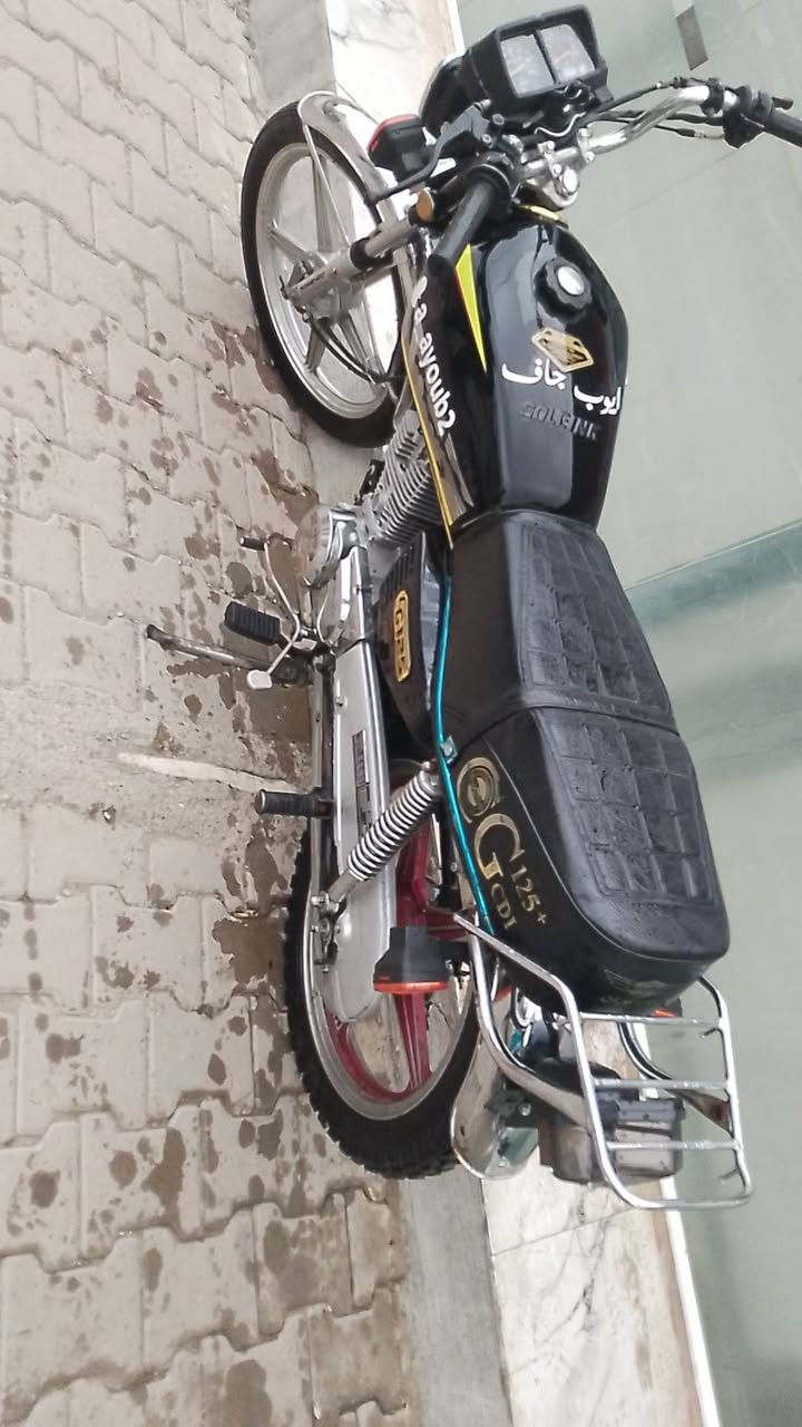 سلام عليكوم عندي هاي درجه لل بيع موديل 2017بس محدث إليه 2024 كله شغال نوعه روباره شرط محرك 5كير لاصرف ولا بخار مكاني كركوك فيلق سعر 375بي مجال قليل والي مو شراي لايكتب رجاء وتحياتي عله كروب ***********
