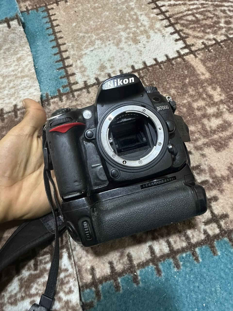 نيكون D7000 للبيع مكاني بصرة بيها مشكله زغيرة وممأثرة وياها كراب وبطاريات عدد 2 وشاحن زوم 70/300موضحة بل صورة تريد تشوف شغلها راسلني وتدلل مستعجل سعرها 500


**إذا كنت صاحب هذا الإعلان وتريد حذفه لأي سبب، رجاءا أرسل رسالة إلى الدعم الفني**