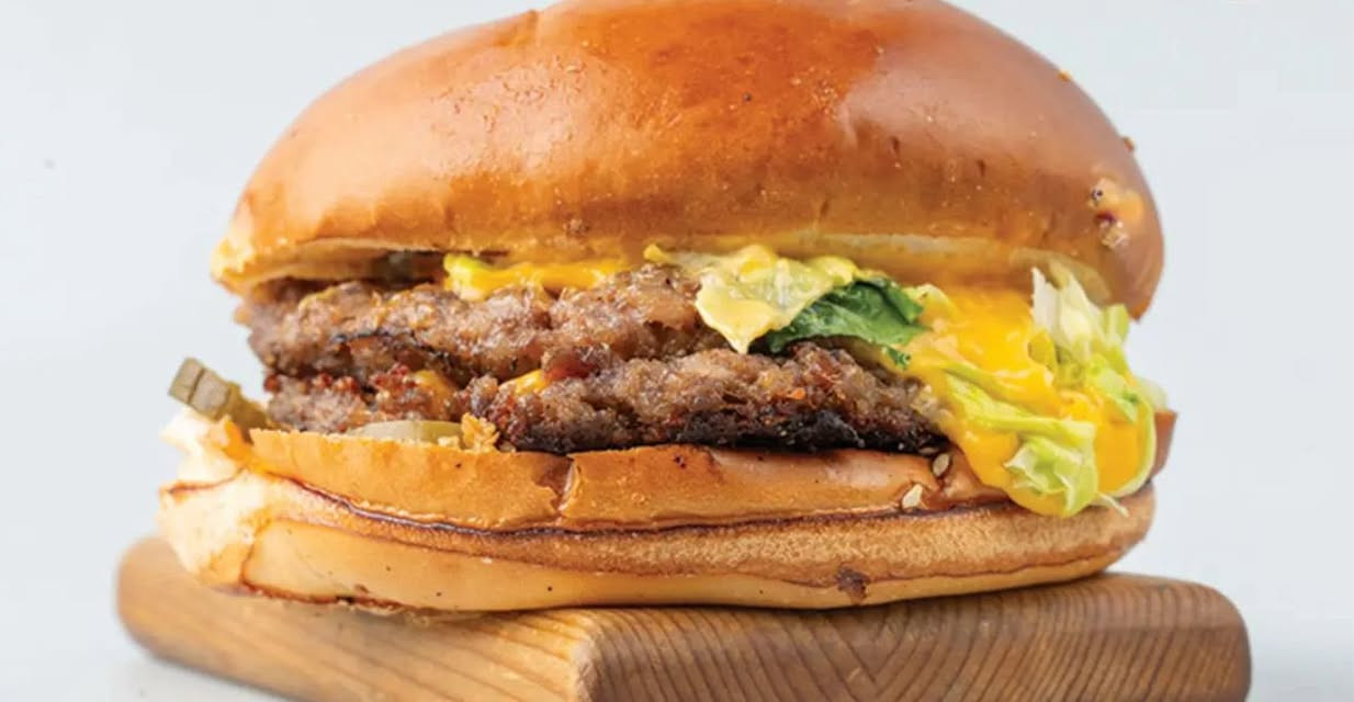 نود انتباهكم مطعم ١٩٩٠ مفتوح من الساعة 7 مساء بعد الفطور ولغاية 5 صباحا توصيل متوفر مجاناً  
للطلب ***********او ***********
