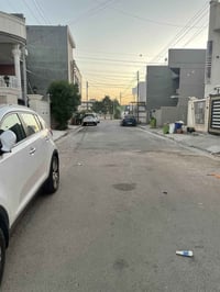 قطعة أرض حي العباس مقابل كلية الرشيد حي الحسين  المساحه 150 واجهه 7.25...