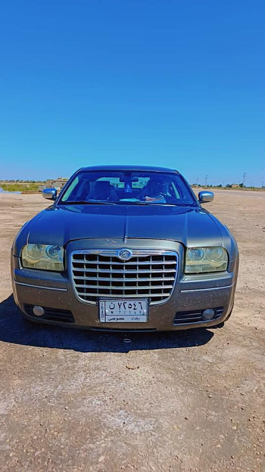 كلايسلر موديل 2010 وارد امريكي 3500 مبدل مكينة قبل شهر  بيه باب السايق صبغ بدون حادث وطلقة بل قمارة معمره وصبغ بجاملغ الخلفي اثر خياسات الرقم بغداد تحويل مستعجل وسيارة بيه سونار ادزه خاص يبين تفاصيل 

ملاحظة بيه منظومة غاز جديده صارله اقل السنه 
الرقم *********** 
السعر 130 بيه مجال بسيط
