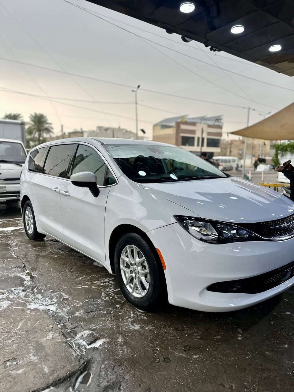 سيارة عائلية فخمة، مريحة جداً، واعتمادية للسفر والاستخدام اليومي.
للبيع او المراوس حسب القناعه

المواصفات:

 • ✅ موديل 2023

 • ✅ 7 ركّاب (صفوف واسعة)

 • ✅ محرك 6 سلندر V6 قوي وناعم

 • ✅ ناقل حركة أوتوماتيك

 • ✅ شاشة لمس

 • ✅ نظام صوتي ممتاز

 • ✅ كاميرا خلفية

 • ✅ تحكم كامل من المقود

 • ✅ مثبت سرعة

 • ✅ تكييف أمامي + خلفي (تبريد ممتاز)

 • ✅ أبواب جانبية كهرباء 

 • ✅ مرايا كهرباء

 • ✅ نوافذ كهرباء

 • ✅ نظام ثبات وتوازن

 • ✅ نظام مانع الانزلاق

 • ✅ مساحة تخزين كبيرة جداً

 • ✅ إطارات الشركه 

 • ✅ قيادة ناعمة وثبات عالي على السرعات

🧼 السيارة نظيفة جداً 

🔍 وارد امريكي  دخول جديد 

صور الحادث ويه المنشور

***********

متوفر واتساب‬‏
