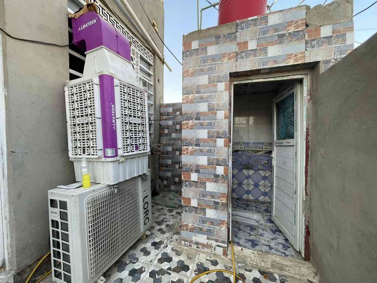 بسعر مناسب جداً  بلاش البلاش
🏠 بيت جاهز للبيع – الديوانية / على طريق السنية عمود 706
📐 المساحة: 160  متر
▪️ الواجهة 9 متر × النزال 17 متر
✅ التفاصيل:
▫️ سند 25 زراعي بعقد أصولي جاهز
▫️ البيت يتكون من غرفتين ومطبخ وصالة واستقبال
 ومجمع صحيات وطارمة 
▫️ مداور ثاني يوم 
▫️ خدمات كامله تبليط بالباب 
▫️ يبعد  100 متر فقط عن الشارع العام ديوانية حله مقابيل اسواق حياوي
💰 السعر 41  مليون وبي مجال 
📞 للاستفسار:
خاص أو الاتصال على الرقم ***********
