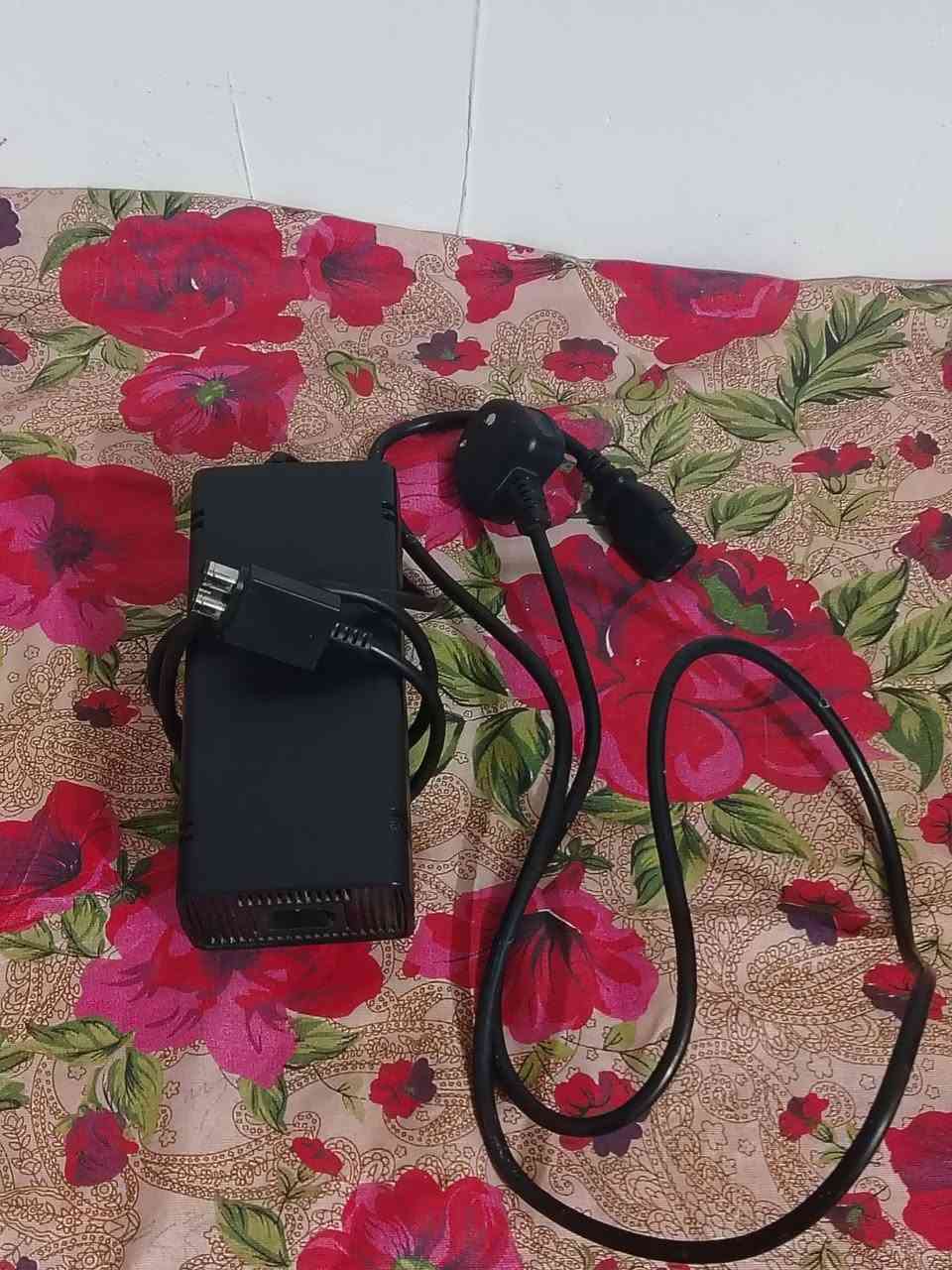 متاح اكس بوكس 360 للبيع فول نضافه بي العاب 122لعبه أكثر شي العاب قويه جهاز موشم بي ٣يدات وحده سحريه بي يو بي اس (سعر 100قفل)
تكدر تراسل خاص او رقم ***********
