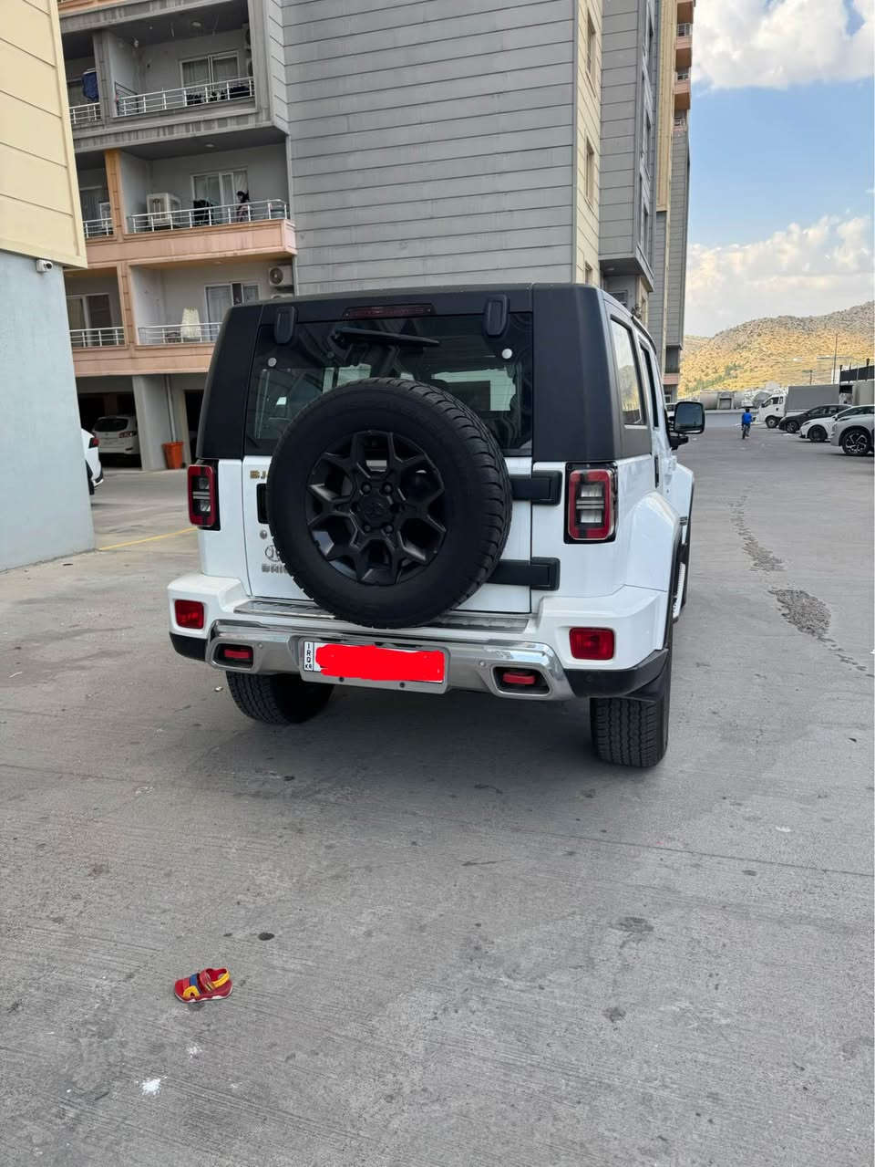 BAIC BJ40L 2022
23 turbo 
گێرو و مەکينە بە شەرت بێ سوبخ هيچی نيە کاميرە و حساس و رادار دەبلی گران و سوک هەموو مودەکانی ئوف روود سەقفی لێدەکريتەوە ژمارەی دهوکە
*********** دهوك, العراق
