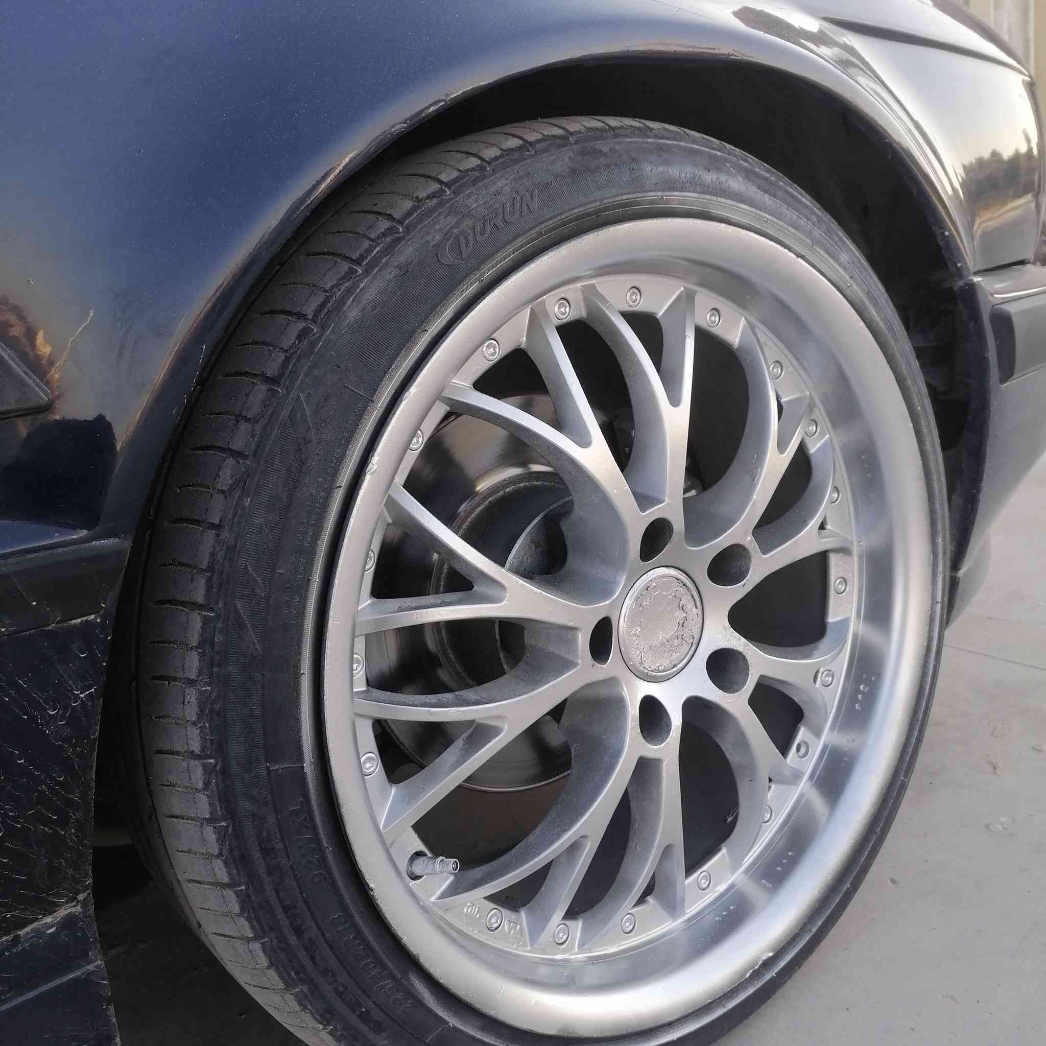 مراوس مع 18 فقط
 ويل كرن الغزال LM 18 اصلي شركه تلث قطع ابو الالنكي لاكسر لافطر لاعواج بيع او مراوس تايرات بدون تايرات يرهم مكاني موصل خاص مفتوح


**إذا كنت صاحب هذا الإعلان وتريد حذفه لأي سبب، رجاءا أرسل رسالة إلى الدعم الفني**