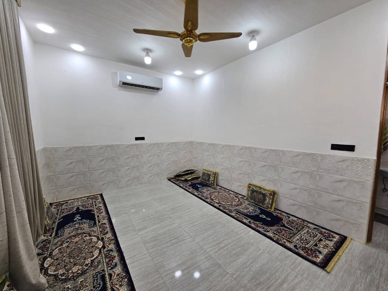 سلام عليكم #للبيع مشتمل 100م مربع ركن على ساحه طابقين3 غرف 2026 يبعد فقط 50م عن التبليط خدماته جديده  #بالخاجية 
سعر جوا السوق شراي يراسلني خاص ويتدلل


**إذا كنت صاحب هذا الإعلان وتريد حذفه لأي سبب، رجاءا أرسل رسالة إلى الدعم الفني**