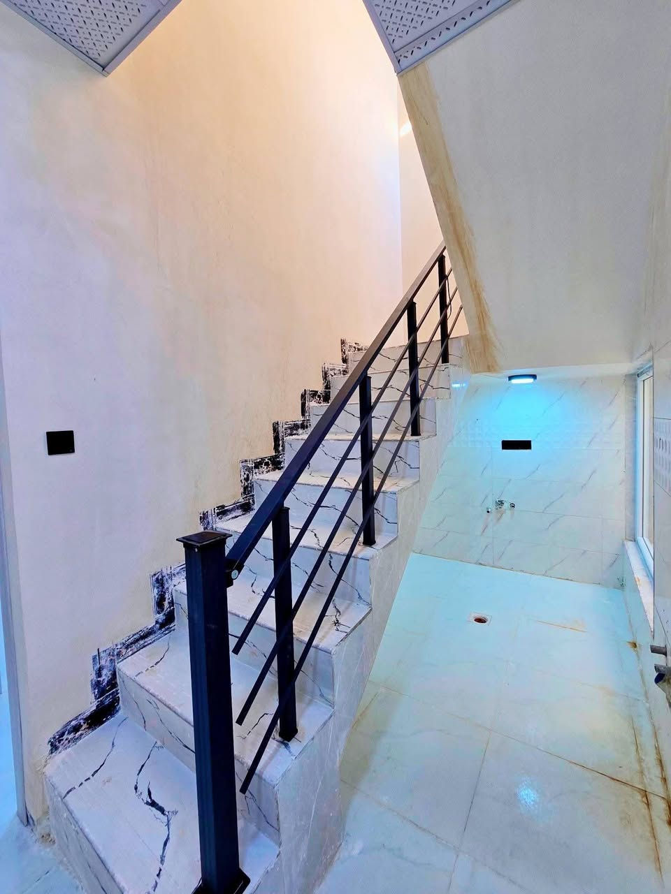 #دارين #للبيع  🏠 طابوصرف   
#المساحة كل دار :-  125 متر
#واجهة كل دار :-  5.5
#العنوان :- القادسية الثانية مقابل حلويات الحلواني خلف تجاري

#تفاصيل كل دار 🏡 
_ ط/١
- استقبال 
- هول 
- غرفتين نون
- مطبخ بارد
- مطبخ حار 
- صحيات 
- بيتونة
- كراج سيارة.
- درج داخلي
نضام دكت. و مغربي

     
#للأستفسار الأتصال على الارقام التالية :-🔶️
 📞 *********** 📲
 📞 *********** 📲
أو مراسلتنا عبر { فايبر ــــ وتساب ــــ 📲} 
أو مراجعة #مكتب شوان للعقارات والمقاولات الكائن في الحرية علاء سايدين بنجاعلي مقابل جامع عبداللة و حديقة مثلاث
{  #نتشرف #بزيارتكم }
