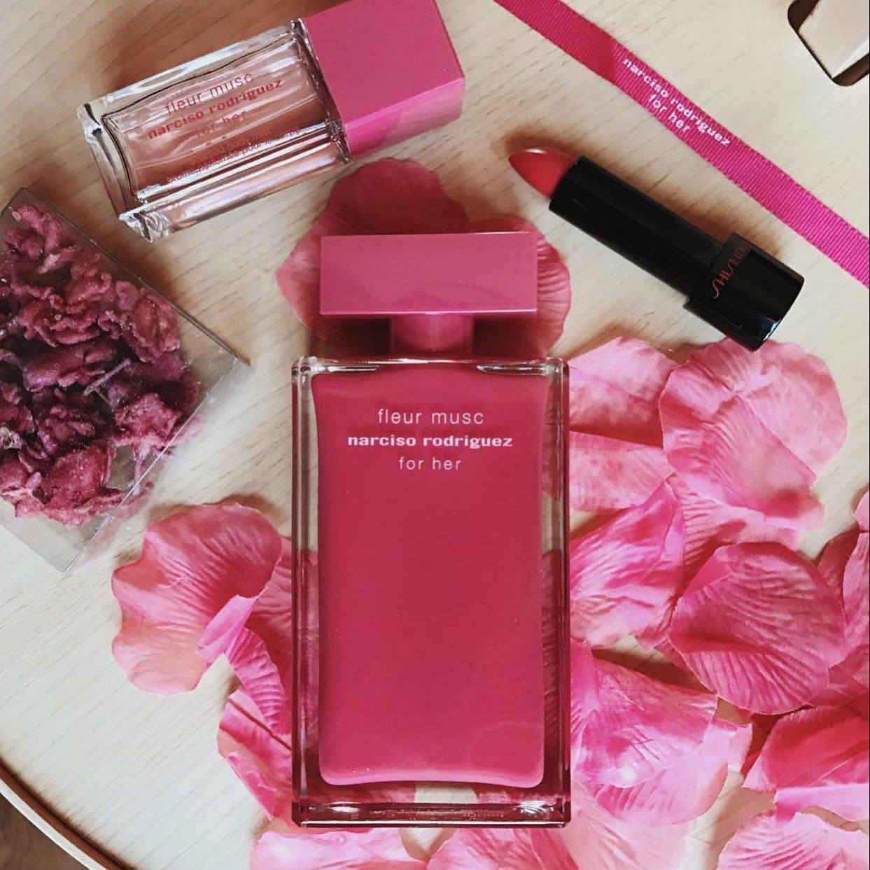 ... عطر فلور مسك من نارسيسو رودريغز 😍
... Narciso Rodriguez Fleur Musc for Her

... هير عطر نسائي راقي وأنيق، من العائلة الزهرية مع لمسات مسكية ☺️✨

... ورائحته ساحرة تضيف لمسات من الإثارة والإغراء، وعبيره فواح وقوي الثبات يمنحك الرقة والنعومة ويجعلك في كامل أنوثتك وأناقتك 💄🌸

... يناسب العطر جميع الأوقات والمناسبات، ويتميز بنوتة عطرية ساحرة وجذابة 😘

الحجز والاستفسار خاص #دعم


**إذا كنت صاحب هذا الإعلان وتريد حذفه لأي سبب، رجاءا أرسل رسالة إلى الدعم الفني**