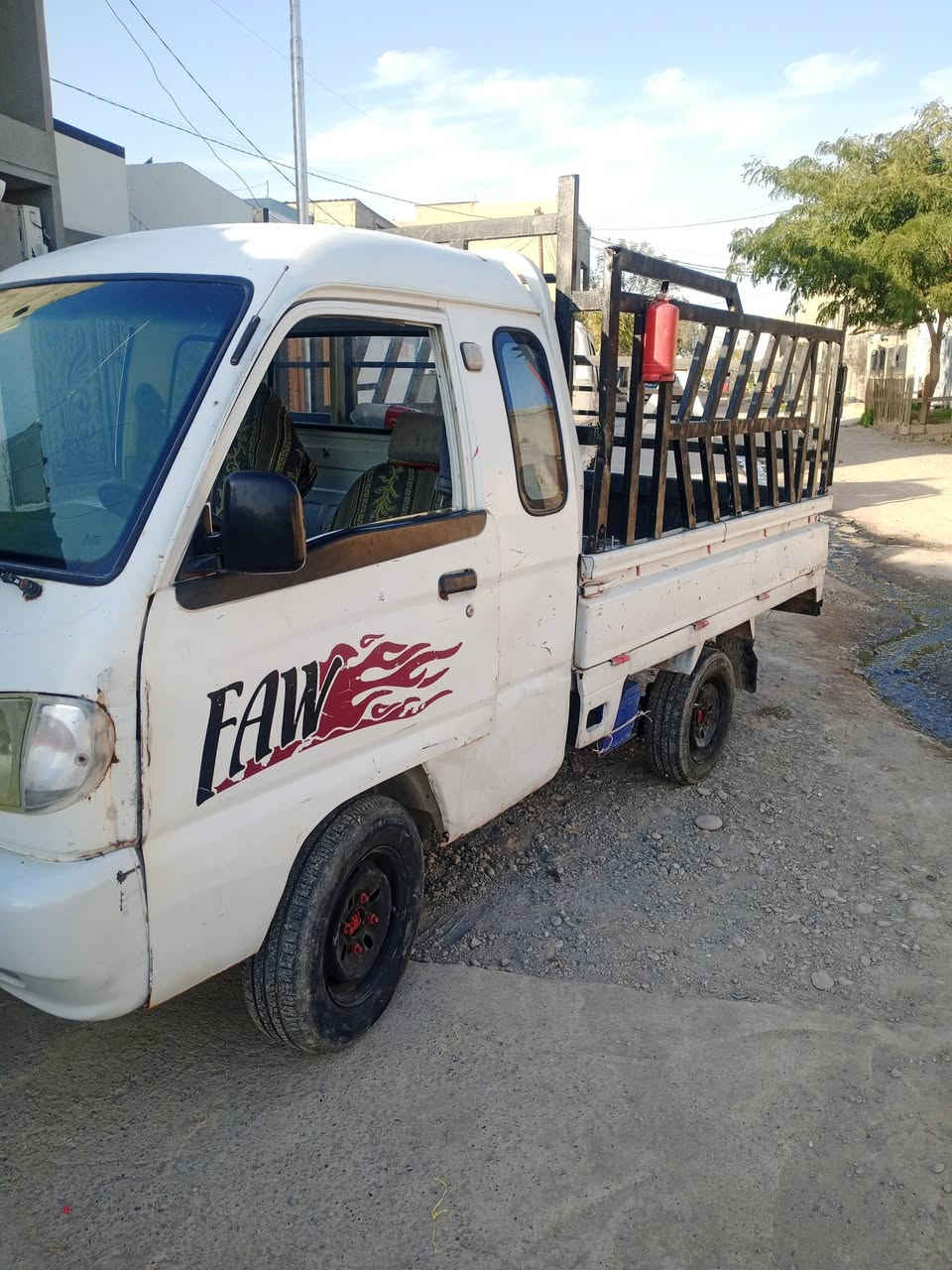 فاو بيكم للبيع كير اكسل بالشرط محرك لا صرف لا بخار ايضا بالشرط تخم تاير جديد والكشر مثل ما واضح كدامك بالصوره السعر 14 ورقه وبيها مجال  للاستفسار صاحب السياره اتصل ع الرقم ***********
