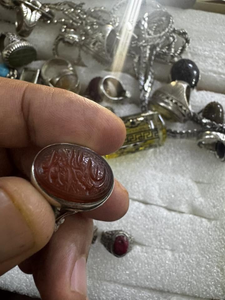 محابس اثريات وقديمات واصليه وانواع فاخره جداً  كلمن وسعره  الي ميعرف بيهن لا يعامل ويتعبني الشراي والذواق  والي يعرف قيمتهن المعنويه والماديه يجي خاص مكاني بغداد مو بياع شراي الهم كل التقدير. بس عندي موكب للامام الحسين واريد اطور الموكب


**إذا كنت صاحب هذا الإعلان وتريد حذفه لأي سبب، رجاءا أرسل رسالة إلى الدعم الفني**