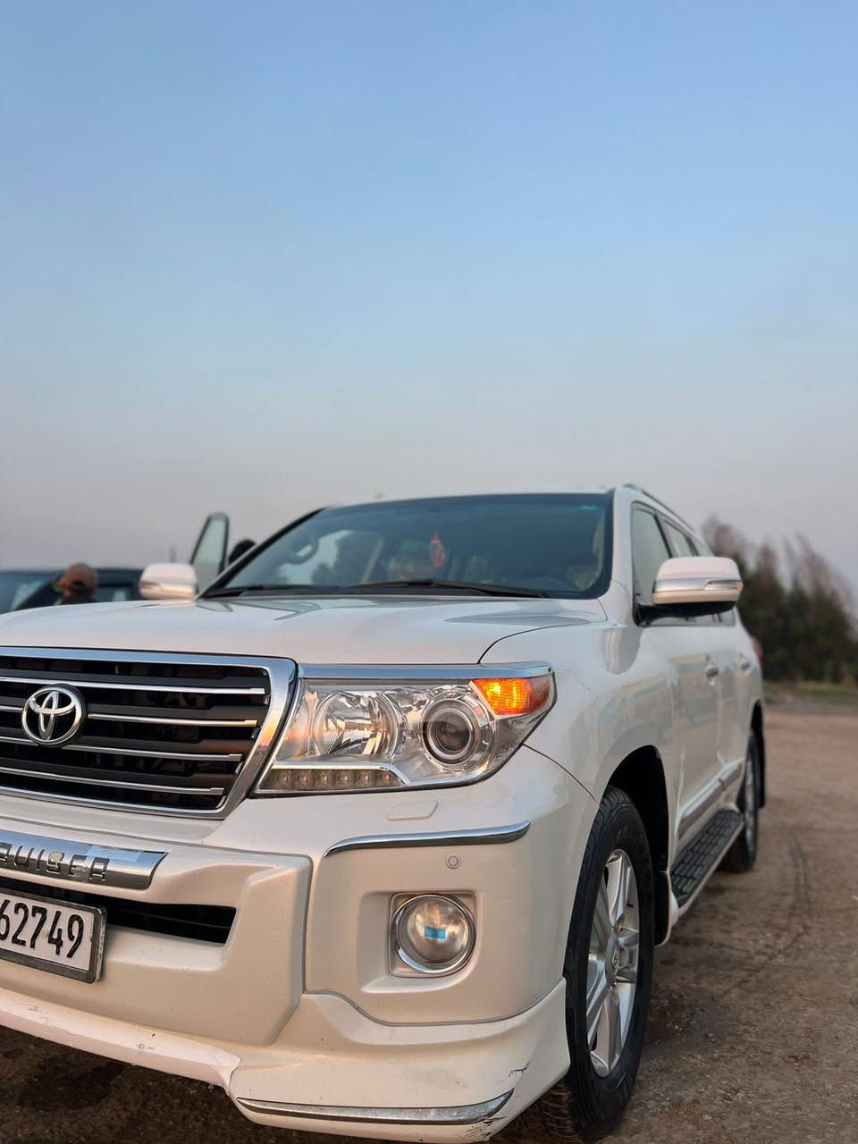 سلام عليكم للبيع او مراوس 
لاندكروز 2012
فول مواصفات واحد عله واحد
محرك 6
بصمه ابواب
بصمه تشغيل 
تشغيل عن بعد
مري شفط 
اشاير مري 
كشنات كهررباء
7راكب
تبريد❄❄
فتحه سقف
دفع رباعي/فور ويل
مكينه وكير جدد
سياره مكفوله  فقط بيها شبر كارت بل باب الخلفي  شرط السونر سياره جديده بمعنه الكلمه عله وضع شركه حساسات صدر امامي خلفي كامله من كلشي 
سياره جديده
رقم بغداد بسمي رقم دولي انكليزي 
مكان السياره بابل قضاء القاسم ع سعرها 357$ وبيها مجال بصيط
لتواصل ***********
