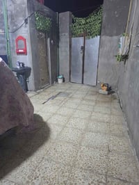 بيت للبيع • ١٠٠م • حي طارق الوسط