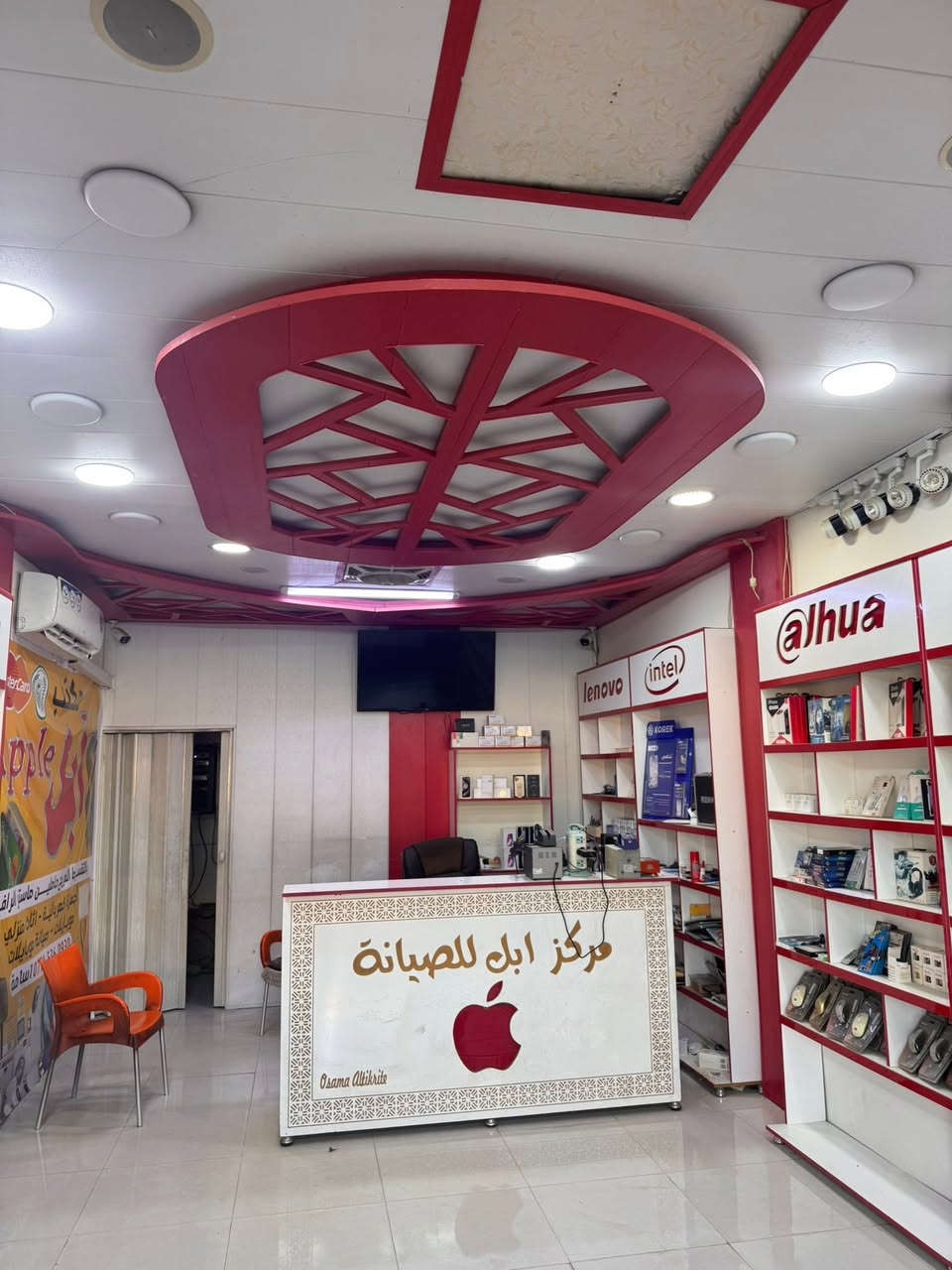 محل موبايلات للبيع كامل من رفوف وسبالت العنوان عمارة العقيق بين الاربعين وبين الزهور
***********
