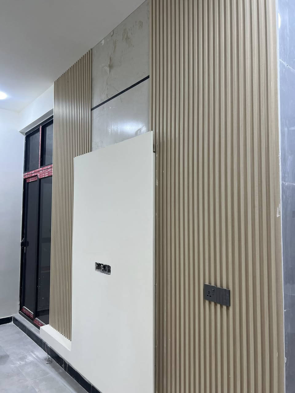 بيت للبيع طابقين 3غرف نوم مع استقبال مع صالة جلوس حمامات صحيه عدد2  مطبخ.  ديكورات حديثه البيت قيد التشطيب. تستلم مفتاح خلال ايام. السعر140 مليون. قابل  للتفاوض الموقع البوعيثه مجمع السلطان. قرب المدارس. طابو زراعي سند 25 
***********
***********
