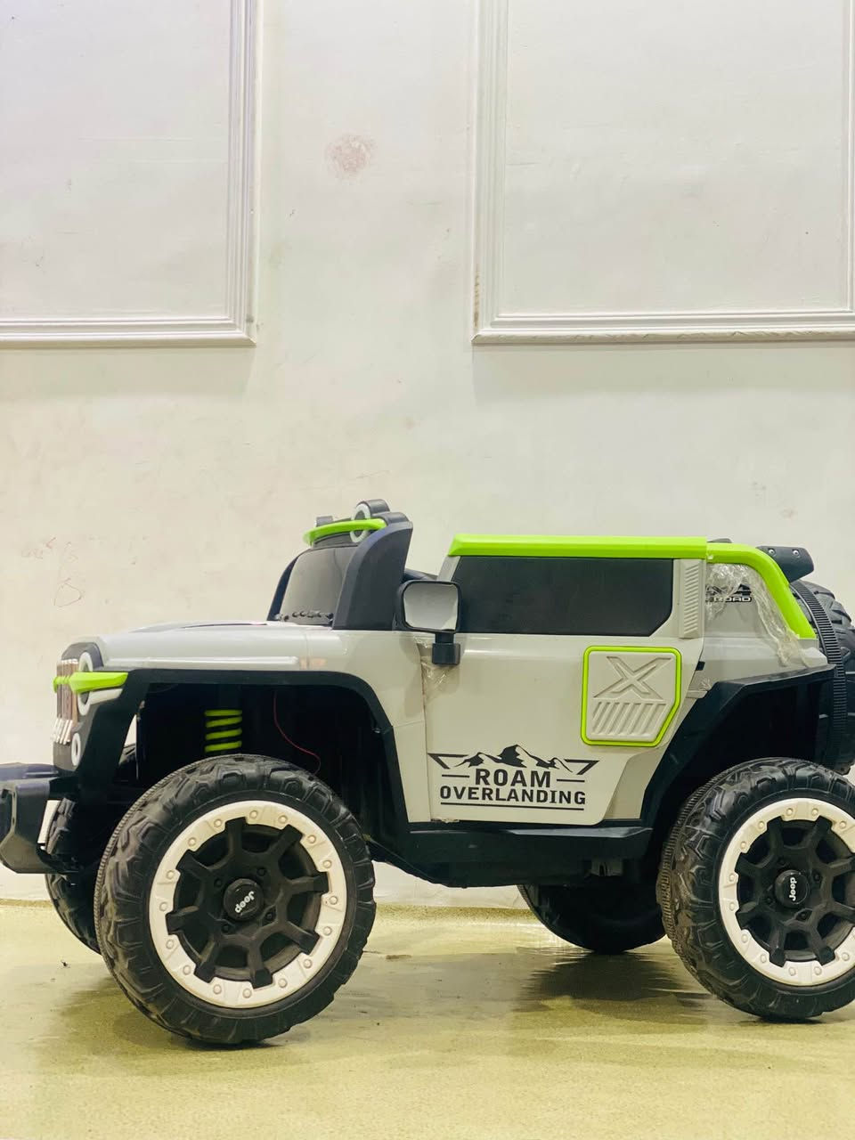 سيارة اطفال اخت لجديدة كلشي بيها شغال وححلوه ومرتبةة موسيقى هورن ريمونت تحكم كاملة ب130 وبيها مجال قليل

مكاني البصرة المعقل
*********** البصرة, العراق
