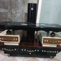 ميز مال شاشه للبيع سعر 50الف وبي مجال  الي يريده هاذا رقمي للأستفسار و...