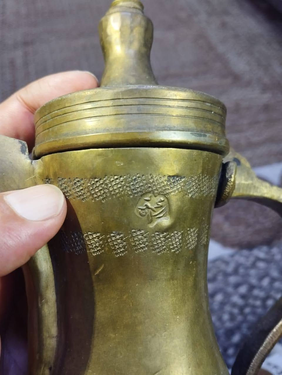 هاذا دلات قهوه انتيكه قديم و شمع دان كذالك ارسلان اصلي نحاس السعر 300 وبيه مجال مكاني بسماية رقم  الهاتف *********** وتساب
