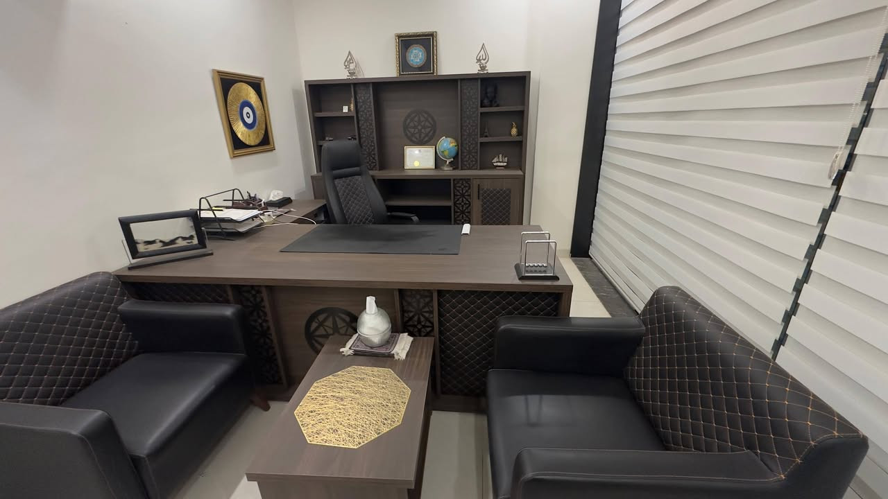 ✨ للبيع أثاث مكتبي فاخر – أربيل ✨
أثاث راقٍ بحالة ممتازة، محافظ عليه بعناية، يتميز بالأناقة والجودة، مناسب للمكاتب والشركات الراقية.
📩 للتواصل والاستفسار  (للجادين فقط).
***********
