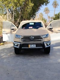 سياره هايلوكس فورويل 2024 كويتي  مكفوله من كلشي الصبغ ولبارد والتكحيل ...